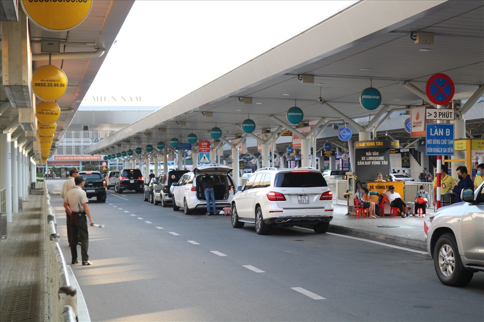Dịch vụ xe 7 chỗ từ sân bay Tân Sơn Nhất về trung tâm tại Thuexehuydat.com có Xe đời mới, sạch sẽ